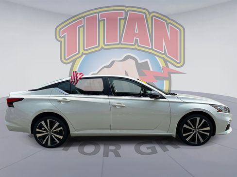 Certified 2022 Nissan Altima 2.5 SR AWD/4WD image 2