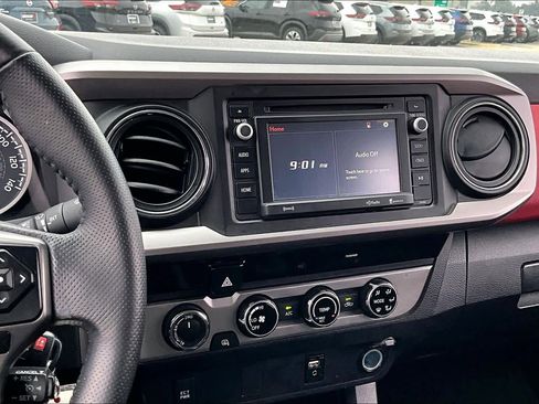 Used 2017 Toyota Tacoma SR5 image 7