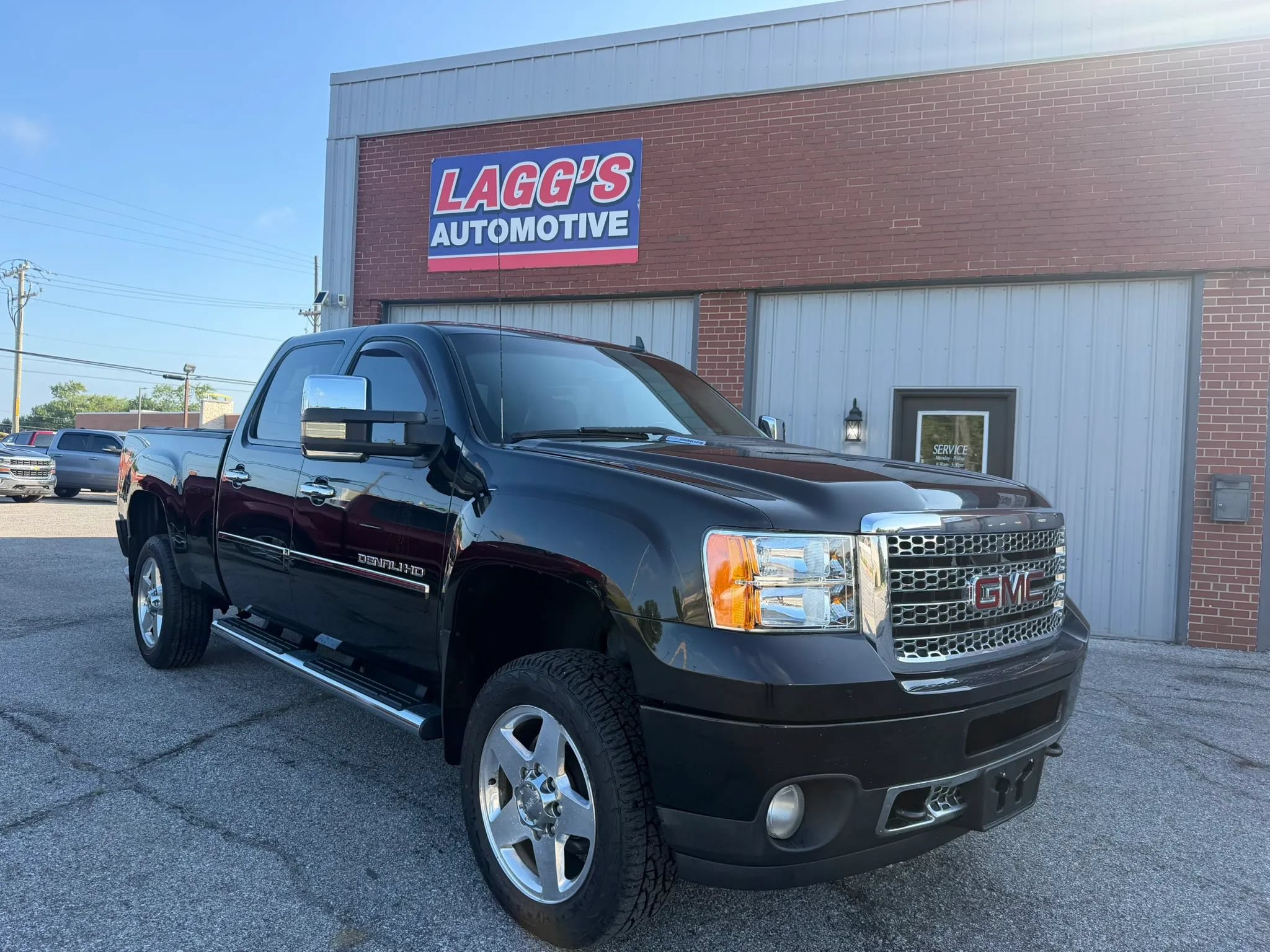 Used 2014 GMC Sierra 2500 Denali AWD/4WD image 1