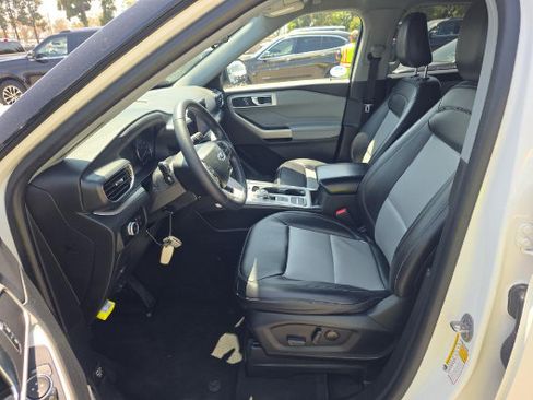 Used 2023 Ford Explorer XLT w/ Equipment Group 202A RWD image 7