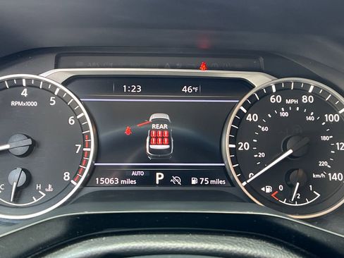 Used 2024 Nissan Pathfinder SL image 17