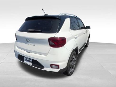 Used 2024 Hyundai Venue Limited FWD image 7