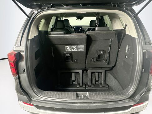 Used 2025 Kia Carnival FWD image 30
