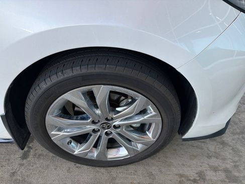 Used 2024 Toyota Sienna Platinum FWD image 21