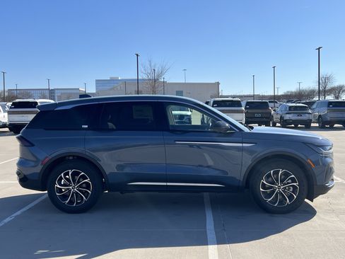 New 2026 Lincoln Nautilus Premier image 10