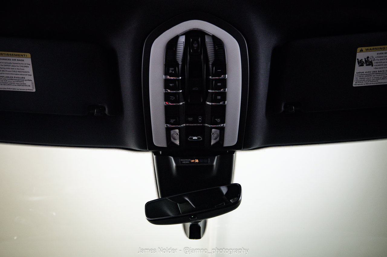 Certified 2023 Porsche Macan AWD/4WD image 20