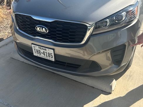 Used 2019 Kia Sorento L FWD image 2