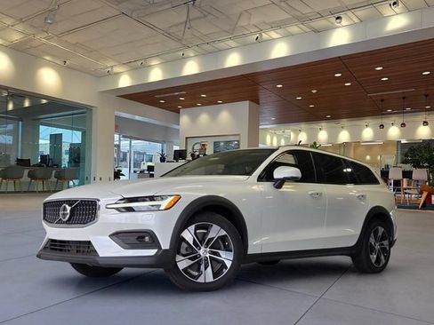 Certified 2026 Volvo V60 B5 Cross Country Plus w/ Protection Package Premier AWD/4WD image 29