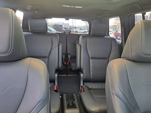 Used 2025 Lexus GX 550 w/ Accessory Package (2T) AWD/4WD image 43