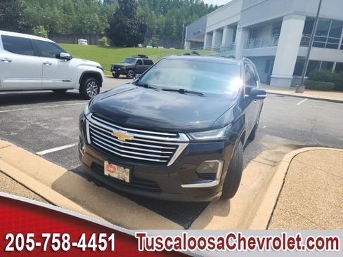 Used 2023 Chevrolet Traverse Premier FWD image 3