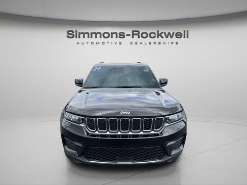 Used 2024 Jeep Grand Cherokee Laredo w/ Luxury Tech Group I AWD/4WD image 8