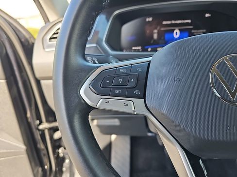 Used 2024 Volkswagen Tiguan SE image 24