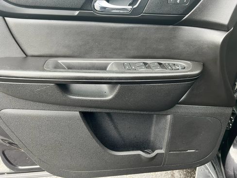 Used 2017 Chevrolet Traverse LT FWD image 9