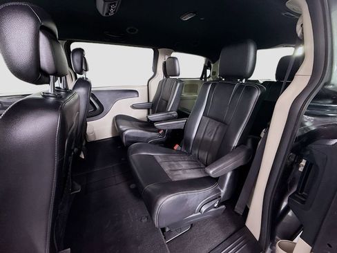 Used 2019 Dodge Grand Caravan SXT FWD image 22