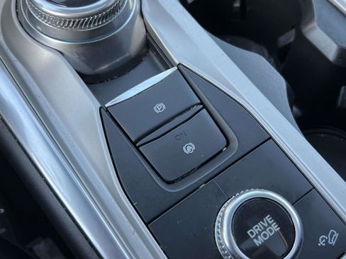 Used 2022 Ford Explorer XLT w/ Equipment Group 202A image 13