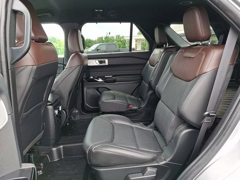 Used 2023 Ford Explorer Platinum w/ Technology Package AWD/4WD image 11