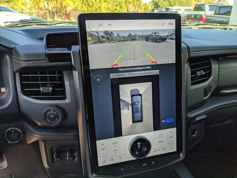 Used 2024 Ford Expedition Platinum image 29