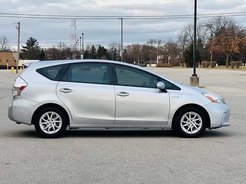 Used 2012 Toyota Prius V Three image 4