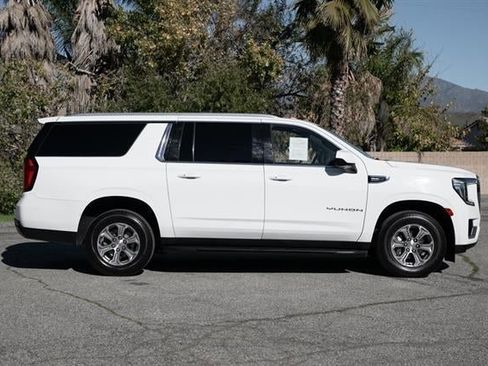Used 2022 GMC Yukon XL SLE w/ Gmc Pro Safety Plus Package image 3