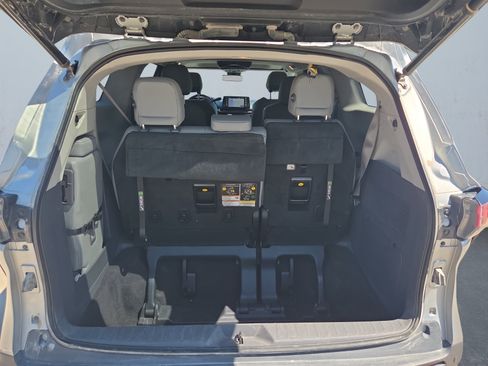Used 2021 Toyota Sienna XLE w/ XLE Plus Package FWD image 15