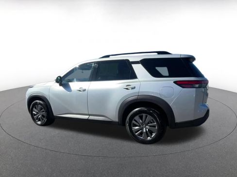 Used 2025 Nissan Pathfinder SV AWD/4WD image 10