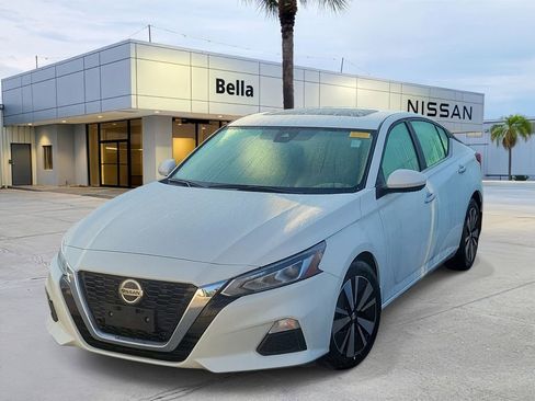 Used 2022 Nissan Altima 2.5 SV w/ SV Premium Package image 1