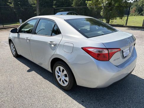 Used 2019 Toyota Corolla L FWD image 5