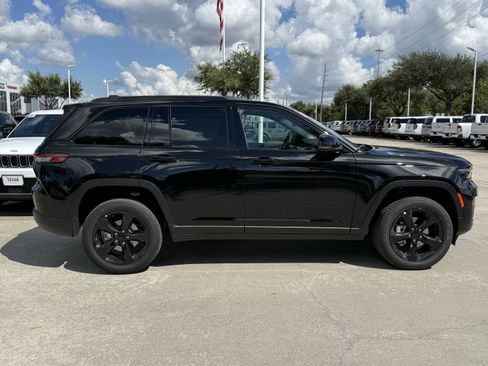 New 2025 Jeep Grand Cherokee Limited w/ Luxury Tech Group II image 3