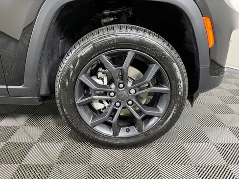 Used 2025 Jeep Grand Cherokee Limited AWD/4WD image 11