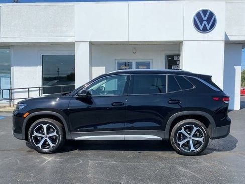 New 2025 Volkswagen Tiguan SE image 12