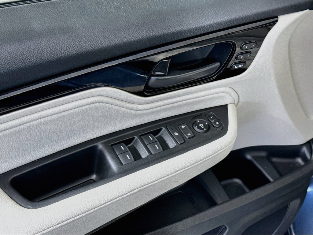 Used 2025 Honda Odyssey Touring image 18