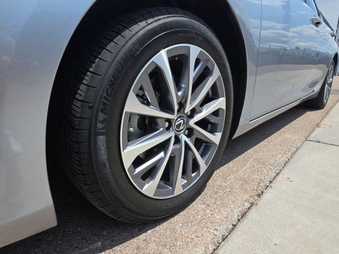 Used 2024 Lexus ES 350 w/ Accessory Package (Z1) FWD image 37