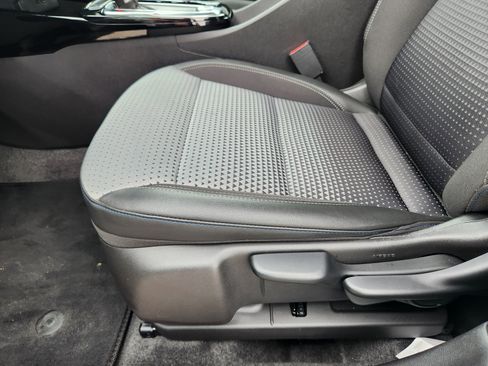 Certified 2025 Chevrolet Trax LT w/ LT Convenience Package image 20