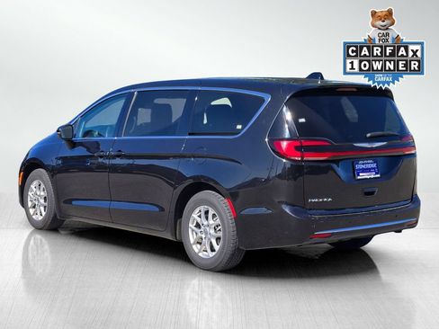 Used 2023 Chrysler Pacifica Touring-L FWD image 6