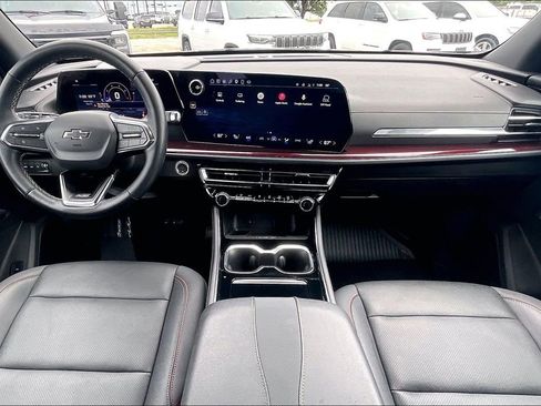 Used 2025 Chevrolet Traverse Z71 AWD/4WD image 7