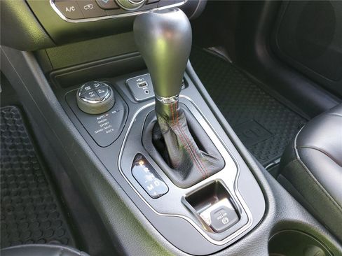 Used 2022 Jeep Cherokee Trailhawk image 31