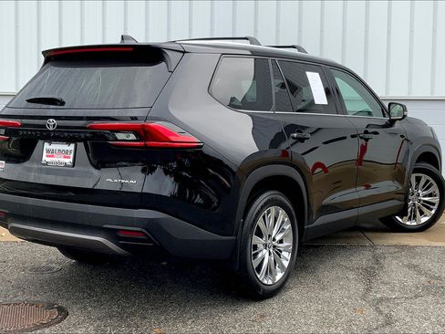 Used 2024 Toyota Grand Highlander Platinum image 17