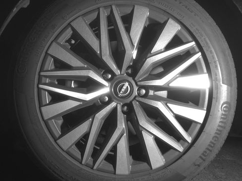 Used 2025 Nissan Altima 2.5 SV FWD image 12