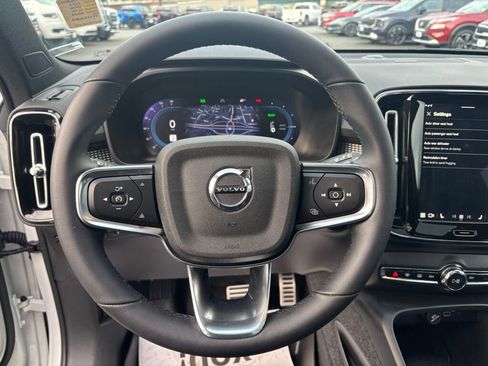 Used 2022 Volvo XC40 P8 Recharge Ultimate image 18