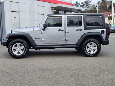Used 2013 Jeep Wrangler Unlimited Sport image 4