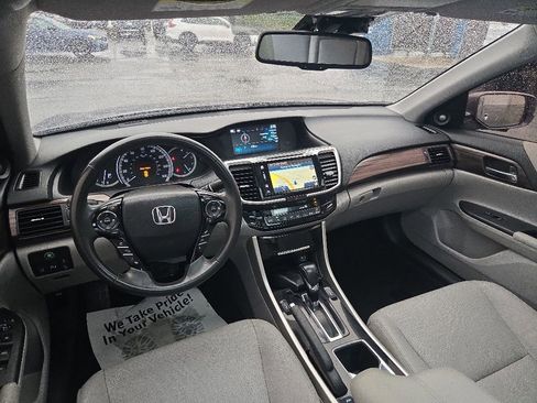 Used 2017 Honda Accord Touring image 28