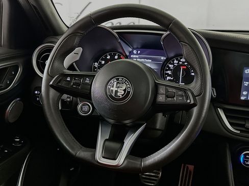 Used 2023 Alfa Romeo Giulia Veloce AWD/4WD image 8