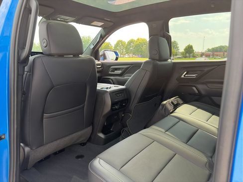 Used 2025 Chevrolet Silverado EV LT w/ LT Premium Package AWD/4WD image 28