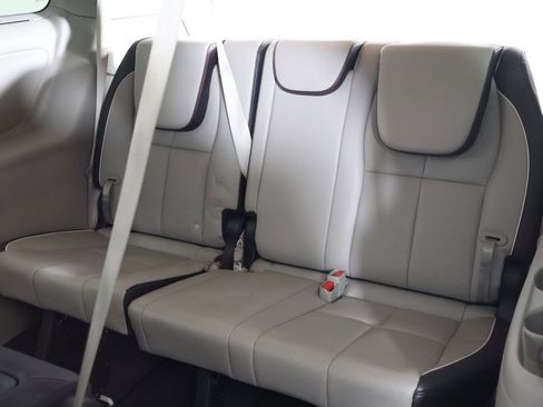 Used 2019 Kia Sedona EX image 32