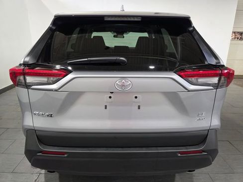 Used 2025 Toyota RAV4 LE AWD/4WD image 4