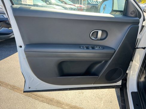 New 2025 Hyundai Ioniq 5 SE image 22