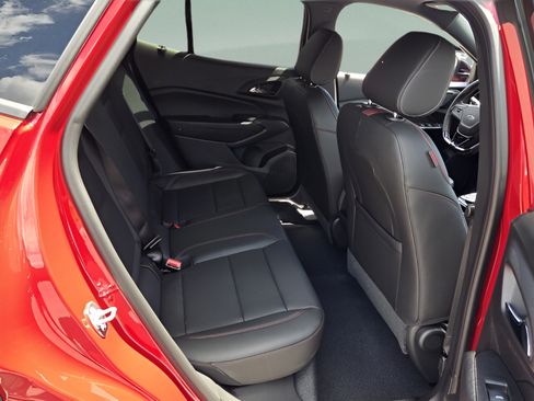 New 2026 Chevrolet Trax RS w/ Sunroof Package FWD image 24