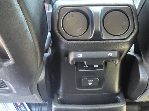 Used 2018 Jeep Wrangler Unlimited Rubicon w/ Dual Top Group AWD/4WD image 29