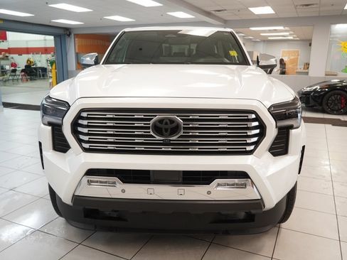 Used 2025 Toyota Tacoma Limited AWD/4WD image 15