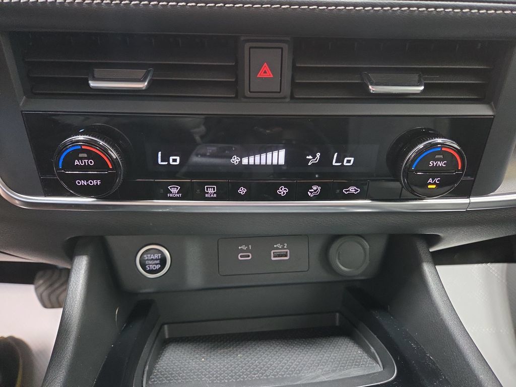 Used 2023 Nissan Rogue SV AWD/4WD image 34